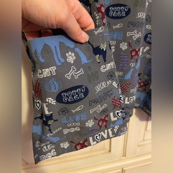 Women's XL Short Sleeve Scrub Top VET TECH Multicolor Dog Cat Graphics Vet - Picture 3 of 10